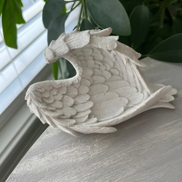 Angel Wings - Picture 1 of 7